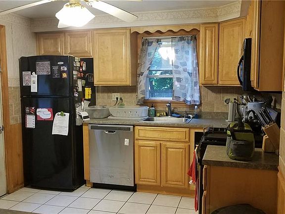 3rd image of 141 Harrington Ave
