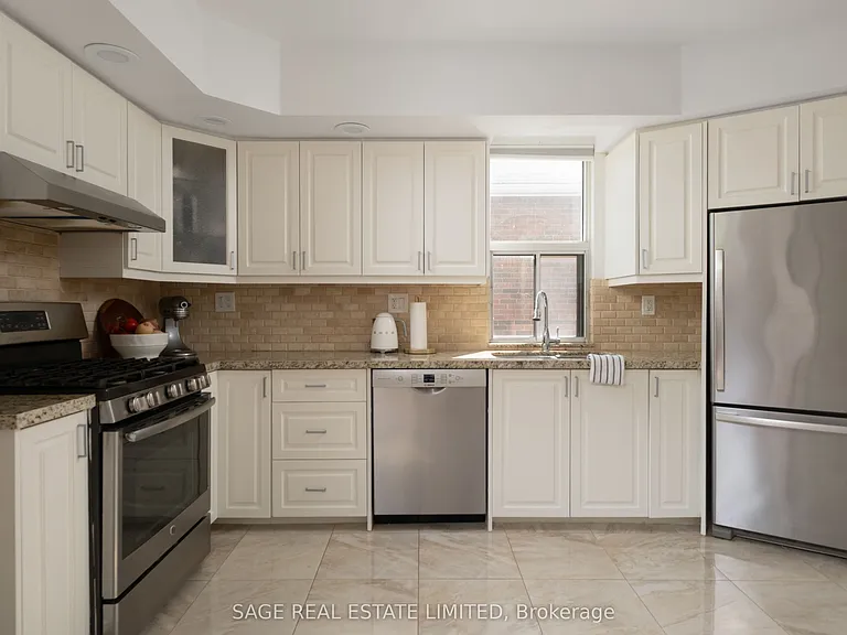162 John St — Photo 10