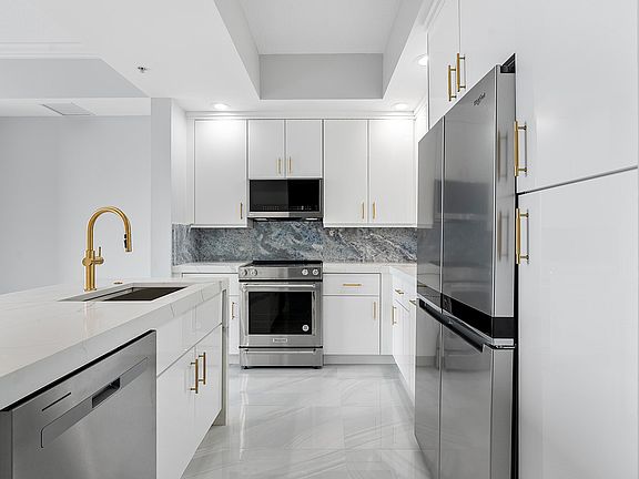 5th image of 801 S Olive Avenue #702