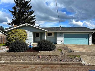 411 8th Ave, Sweet Home, OR 97386
