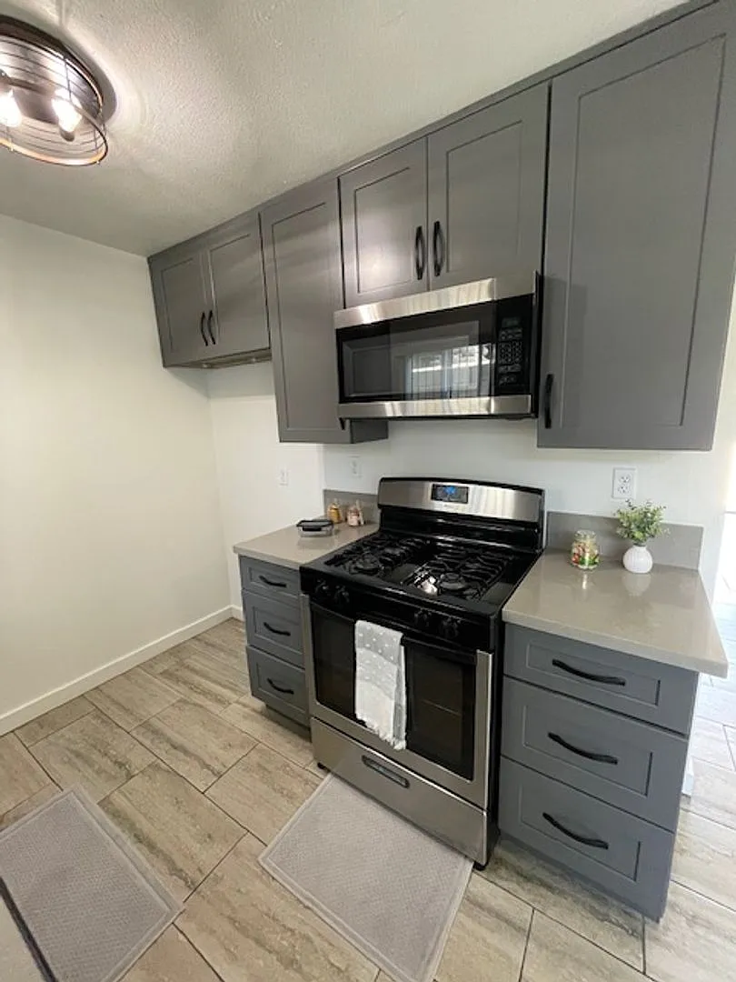 9328-34A — Photo 2