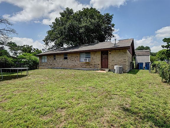 4th image of 921 E 3rd St