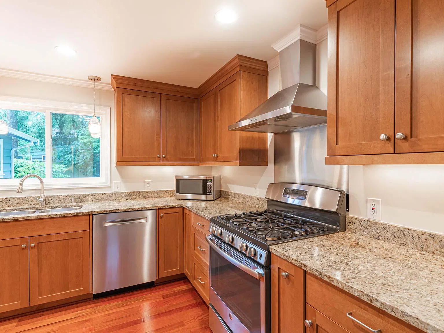 3 bed, 1700 sqft, $3,500 — Photo 3