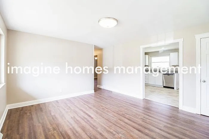 4 bed, 2.0 bath, 945 sqft, $2,179 — Photo 3