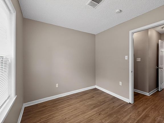5th image of 3206 Niagara St