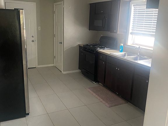4th image of 10609 S Forest Ave #2