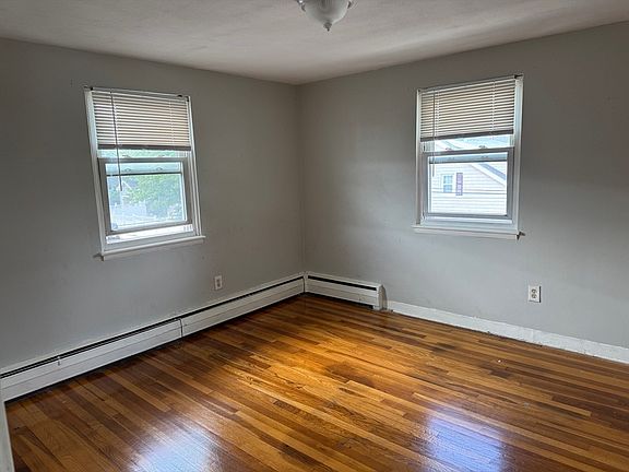 5th image of 12 Essex St APT 5