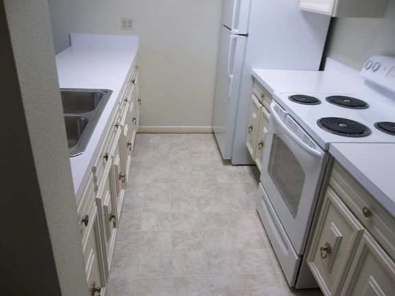 3rd image of 3642 Gleneagles Dr APT 1G