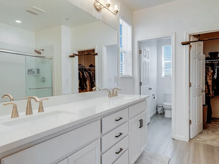 1303 Niemann St — Photo 12