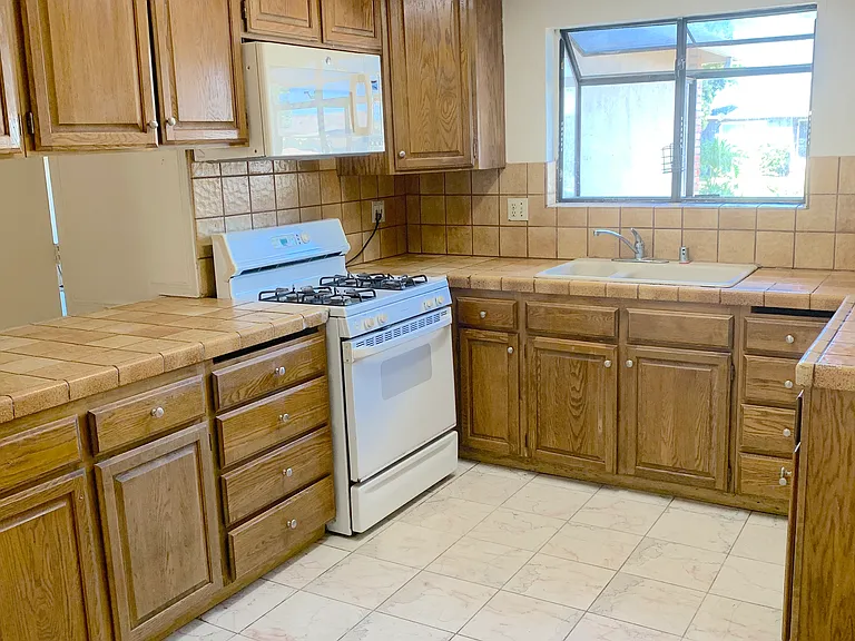 1420 Aster Dr — Photo 16