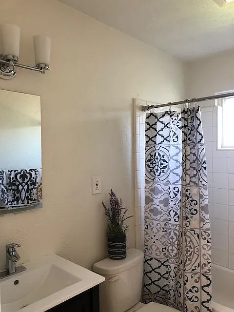 2 bed, 640 sqft, $1,560 — Photo 4