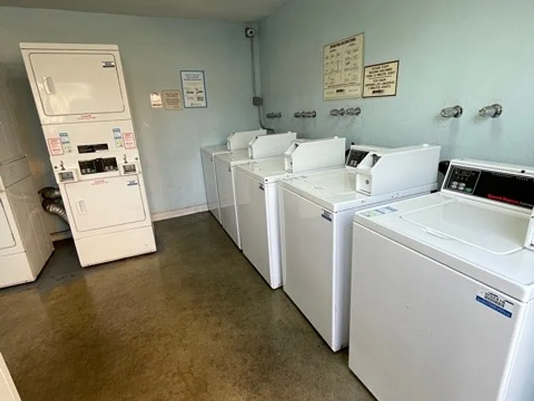 STUNNING APARTMENT! GREAT LOCATION! POOL PROPERTY — Photo 4