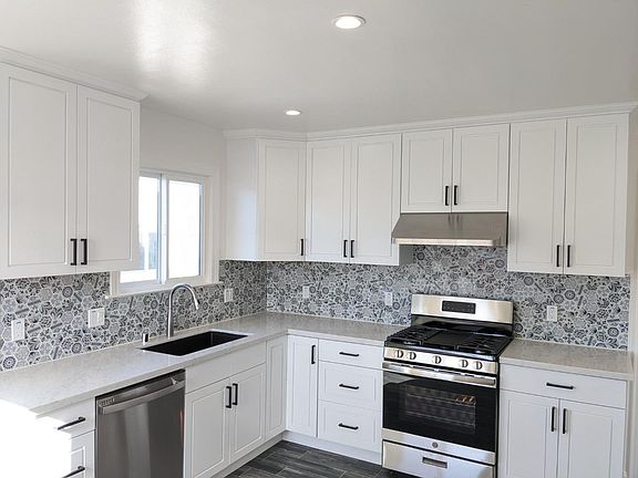 2nd image of 607 Palm Ave