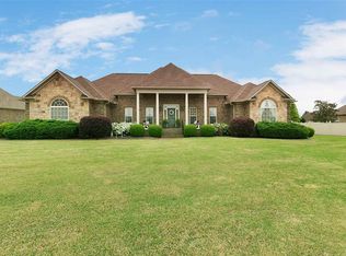 150 Stornaway Dr, Jackson, TN 38305