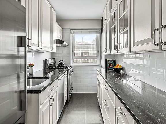 2nd image of 195 Adams St #10CD