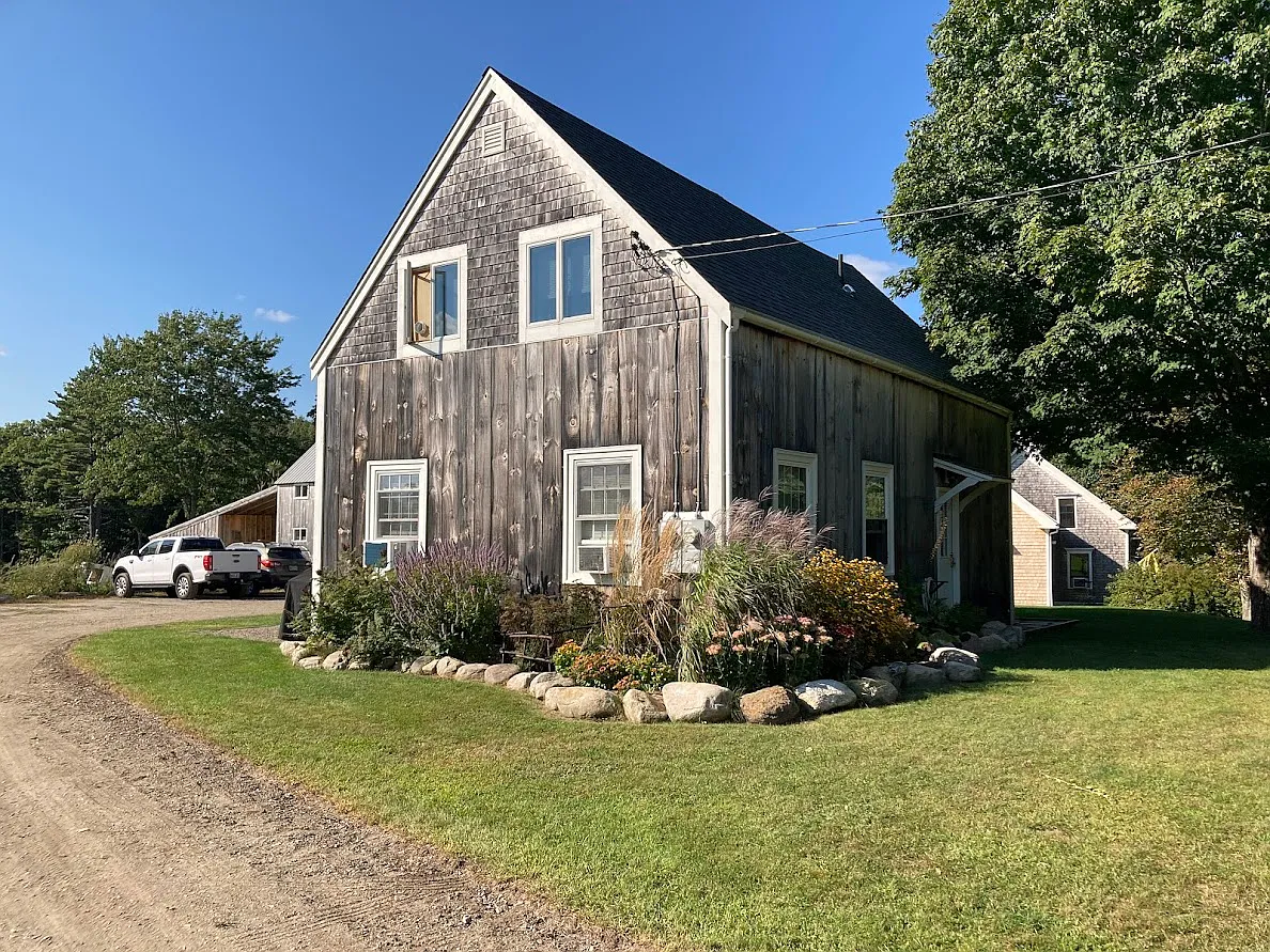 Exterior - south side - 615 Finntown Rd #1
