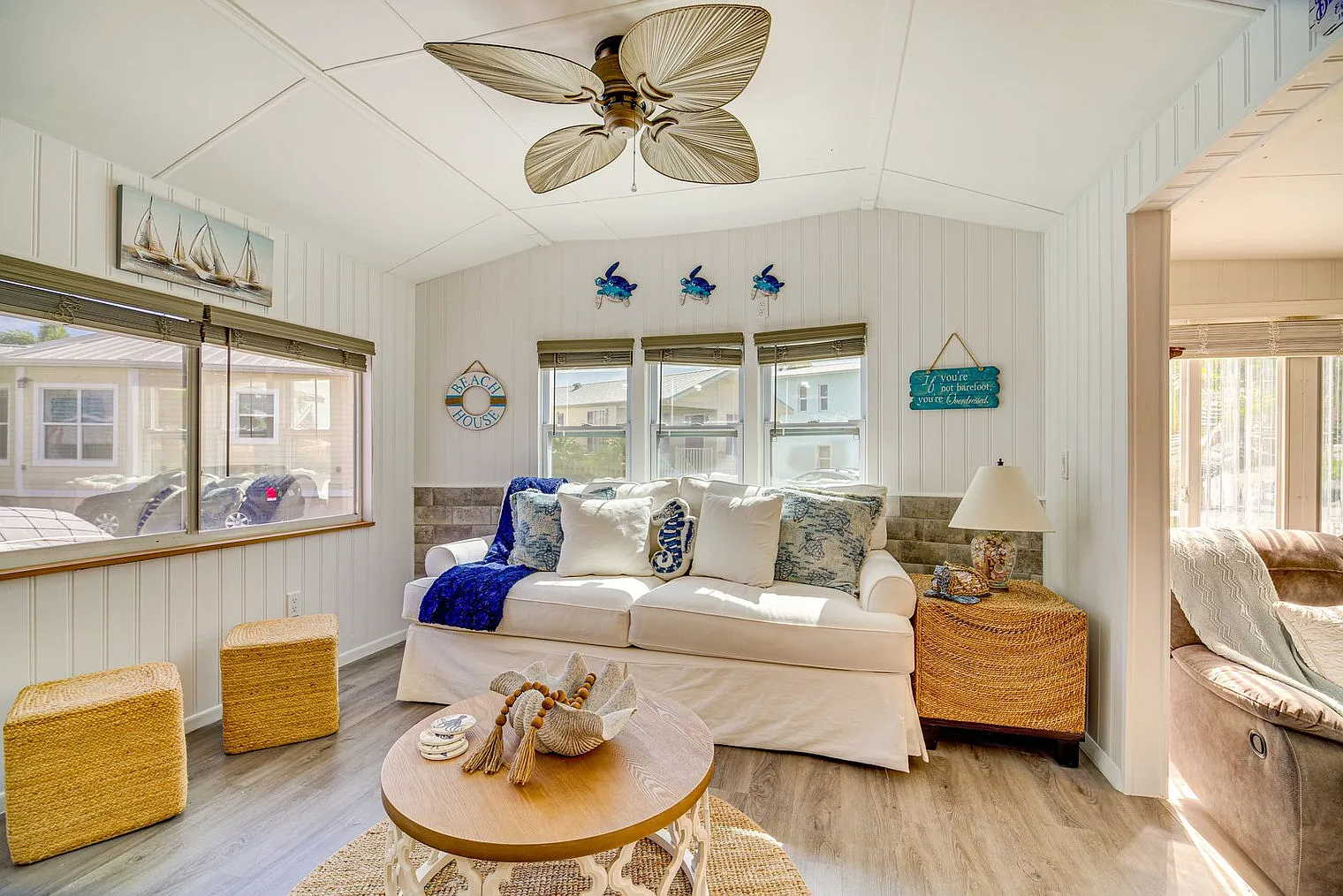 2 bed, 2.0 bath, 710 sqft, $4,604 — Photo 1