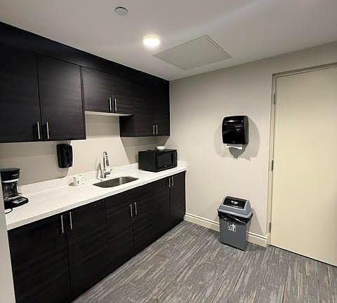 4th image of 1675 Banwell Rd #304