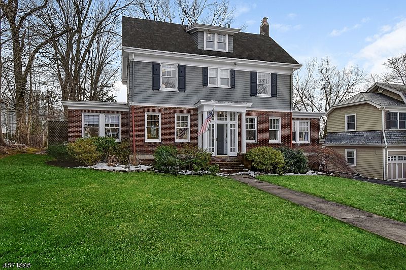 1st image of 28 N Crescent Dr