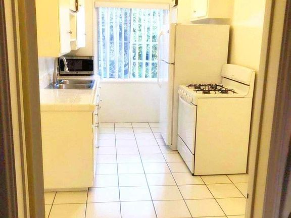 4th image of 328 N Louise St #1002