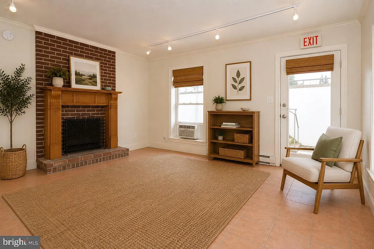 1 bed, 1.0 bath, 850 sqft, $1,900 — Photo 2