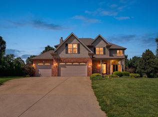 30 Long Grove Dr, Monticello, IL 61856