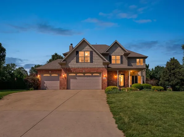 30 Long Grove Dr, Monticello, IL 61856