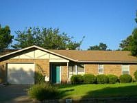 1st image of 305 Glenmoor Dr
