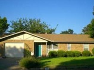 305 Glenmoor Dr, Fredericksburg, TX 78624