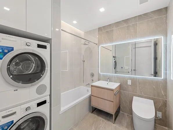 27-19 Thomson Avenue image 5 of 12