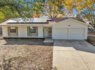 121 Quail Creek Dr, Crowley, TX 76036