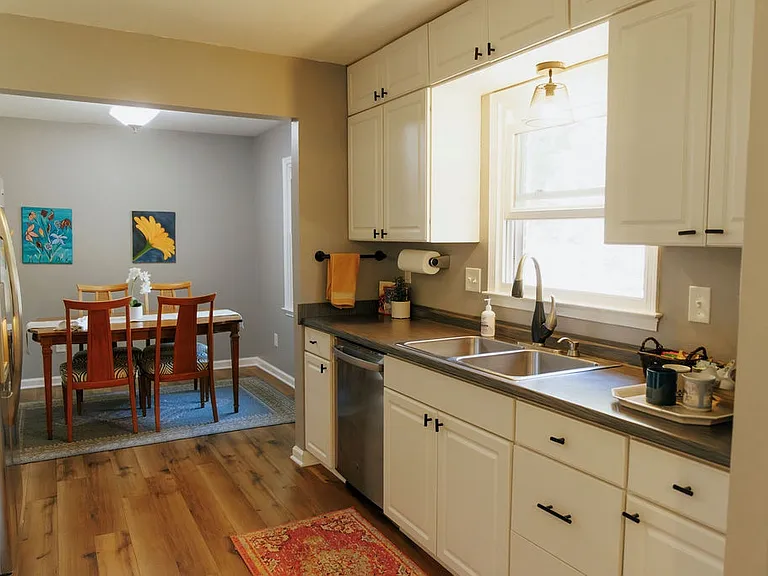 1418 Suterland Rd — Photo 16