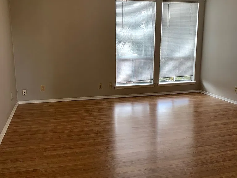 105 E 38th St #100-303 — Photo 46