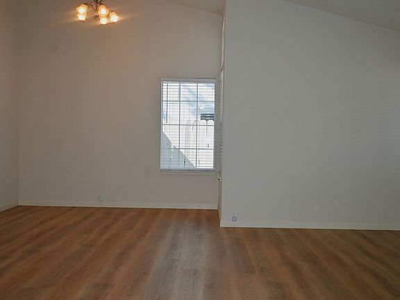 4th image of 5524 Laguna Park Dr