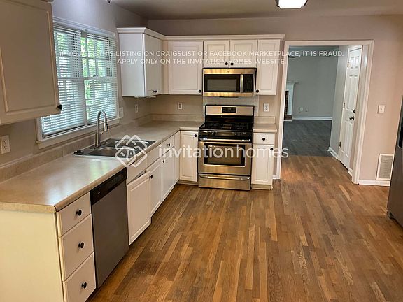 3rd image of 1385 Sever Woods Dr