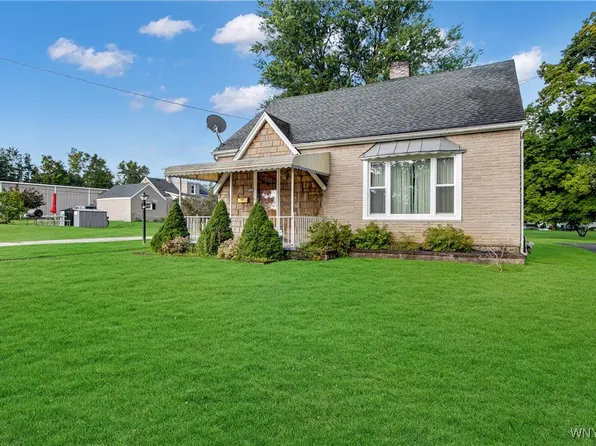 1376 Mechanic St, Alden, NY 14004