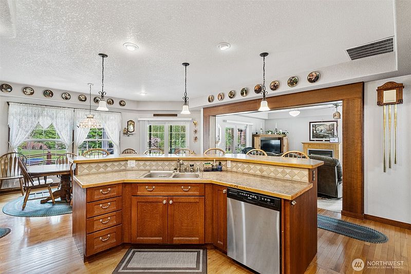 5th image of 2716 Foron Road
