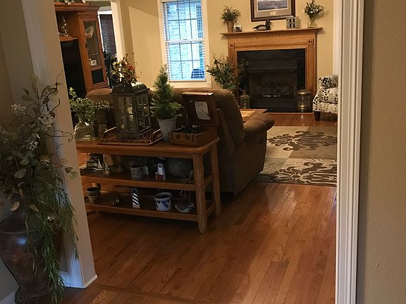 5th image of 110 Edinborough Dr W