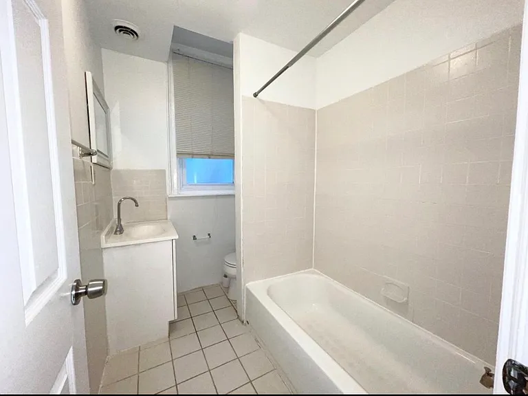4640 Sansom St #O1 — Photo 28