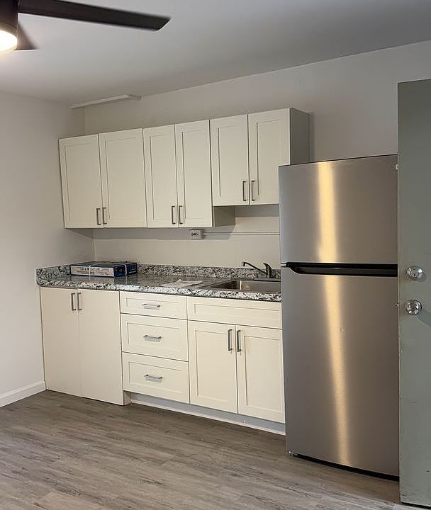 1st image of 218 Kaiulani Ave #3