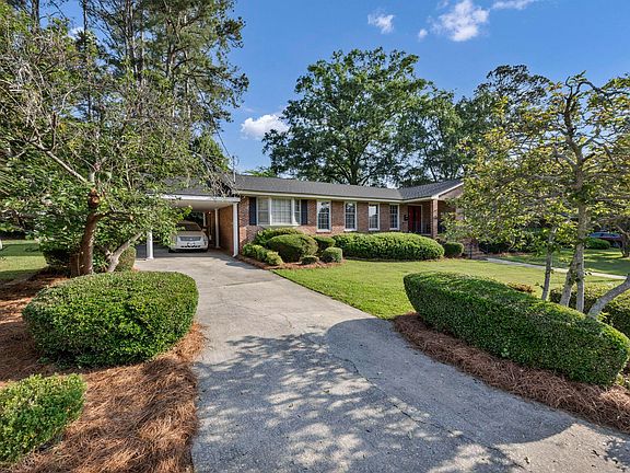 3rd image of 1605 Circle Dr