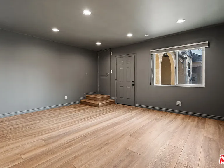 4530 Bakman Ave — Photo 19