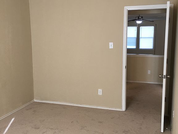 5th image of 1417 Mission Hills Ln