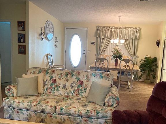 4th image of 671 Tulip Cir W