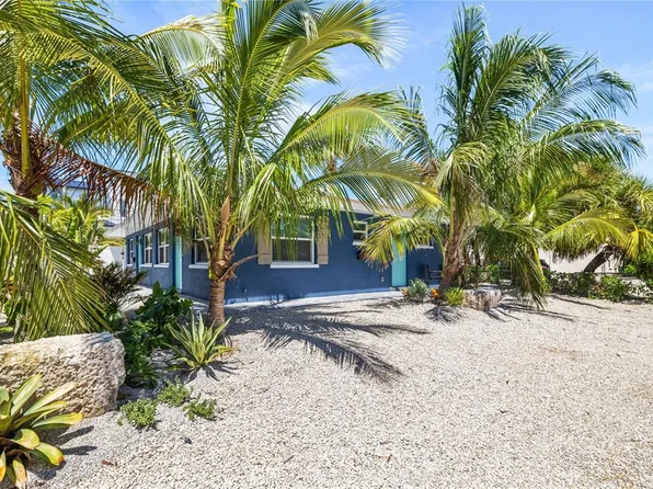 3016 Gulf Dr, Holmes Beach, FL 34217