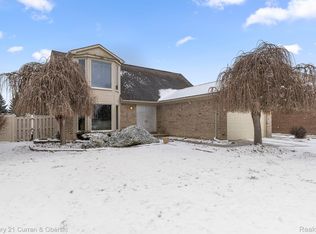 21736 N Chipmunk Trl, Woodhaven, MI 48183