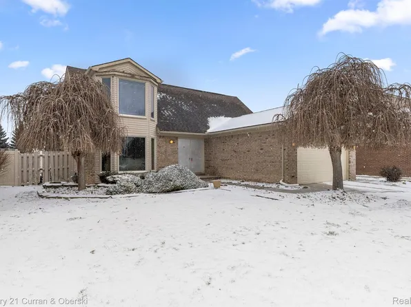 21736 N Chipmunk Trl, Woodhaven, MI 48183