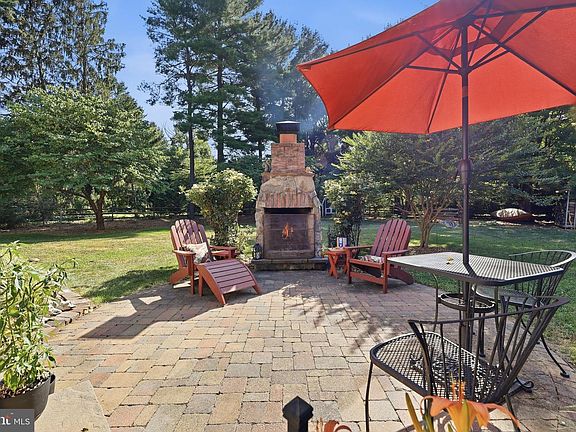 4th image of 7918 Runnymeade Dr