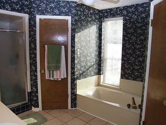 Master Bath Garden Tub seperate Shower