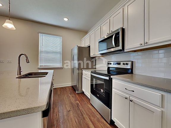 3rd image of 425 Onate Cir